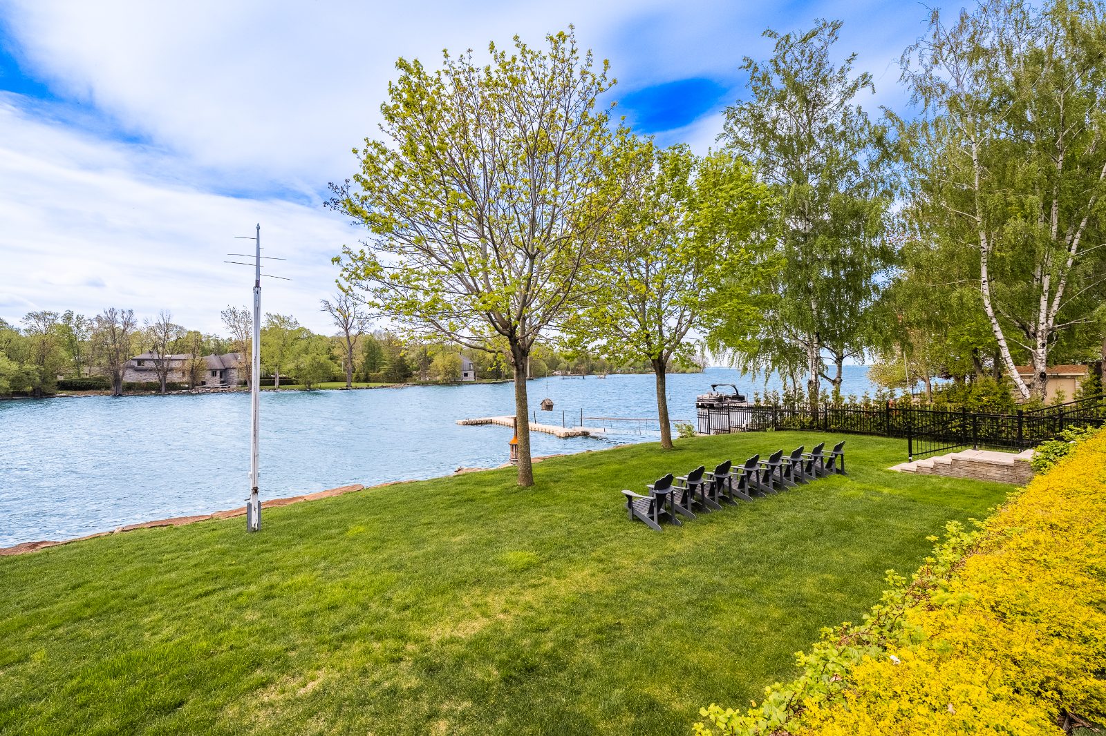 View of Lake Saint-Louis from the shore