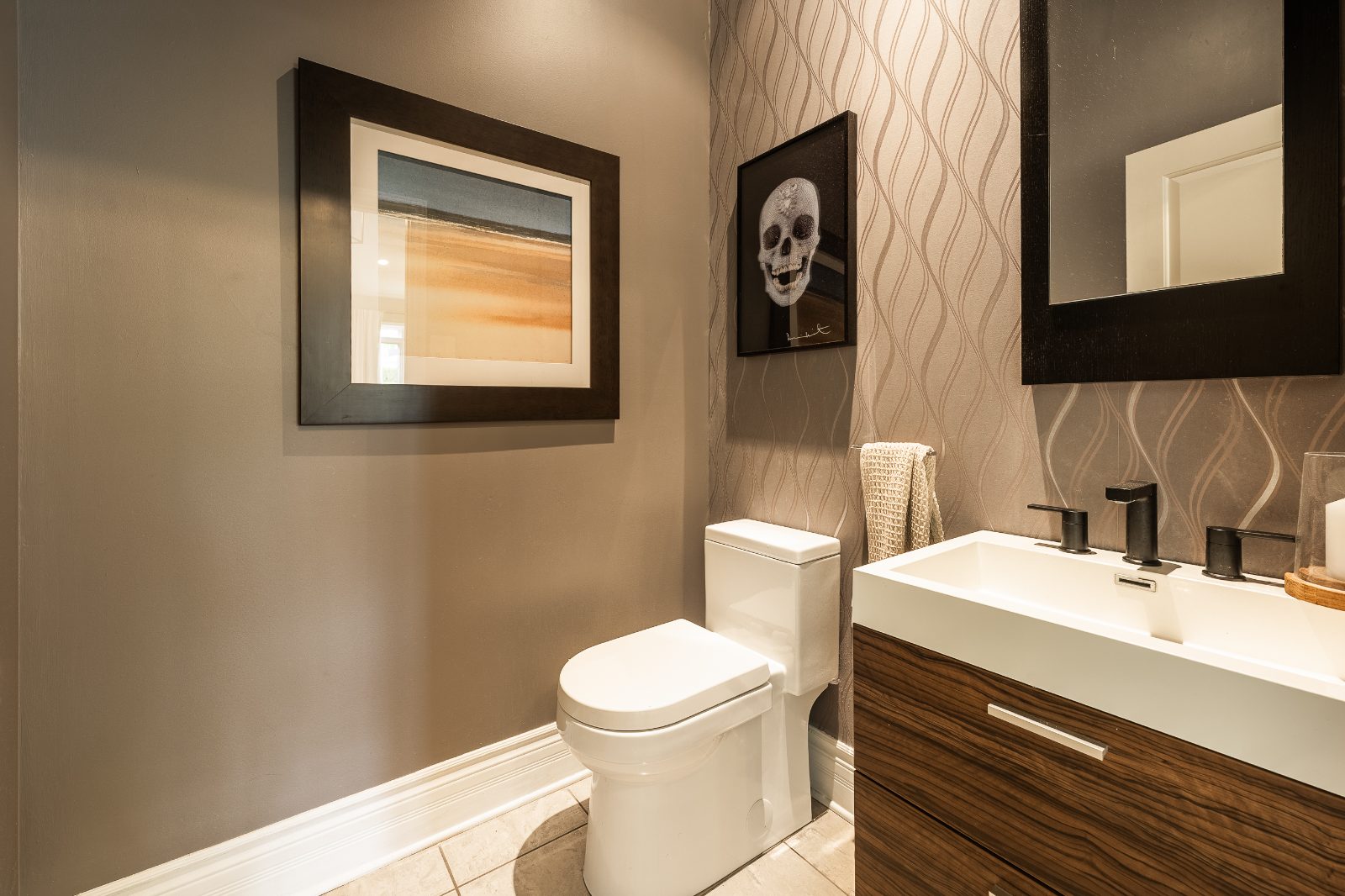 Powder room — 119 Av. du Manoir, Léry
