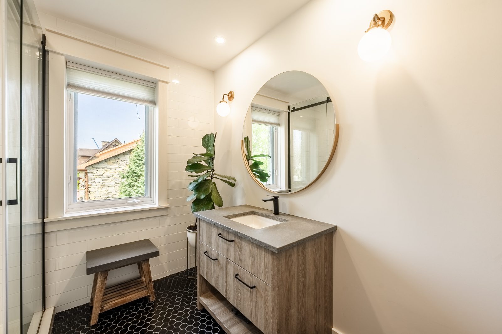 Bathroom — 119 Av. du Manoir, Léry