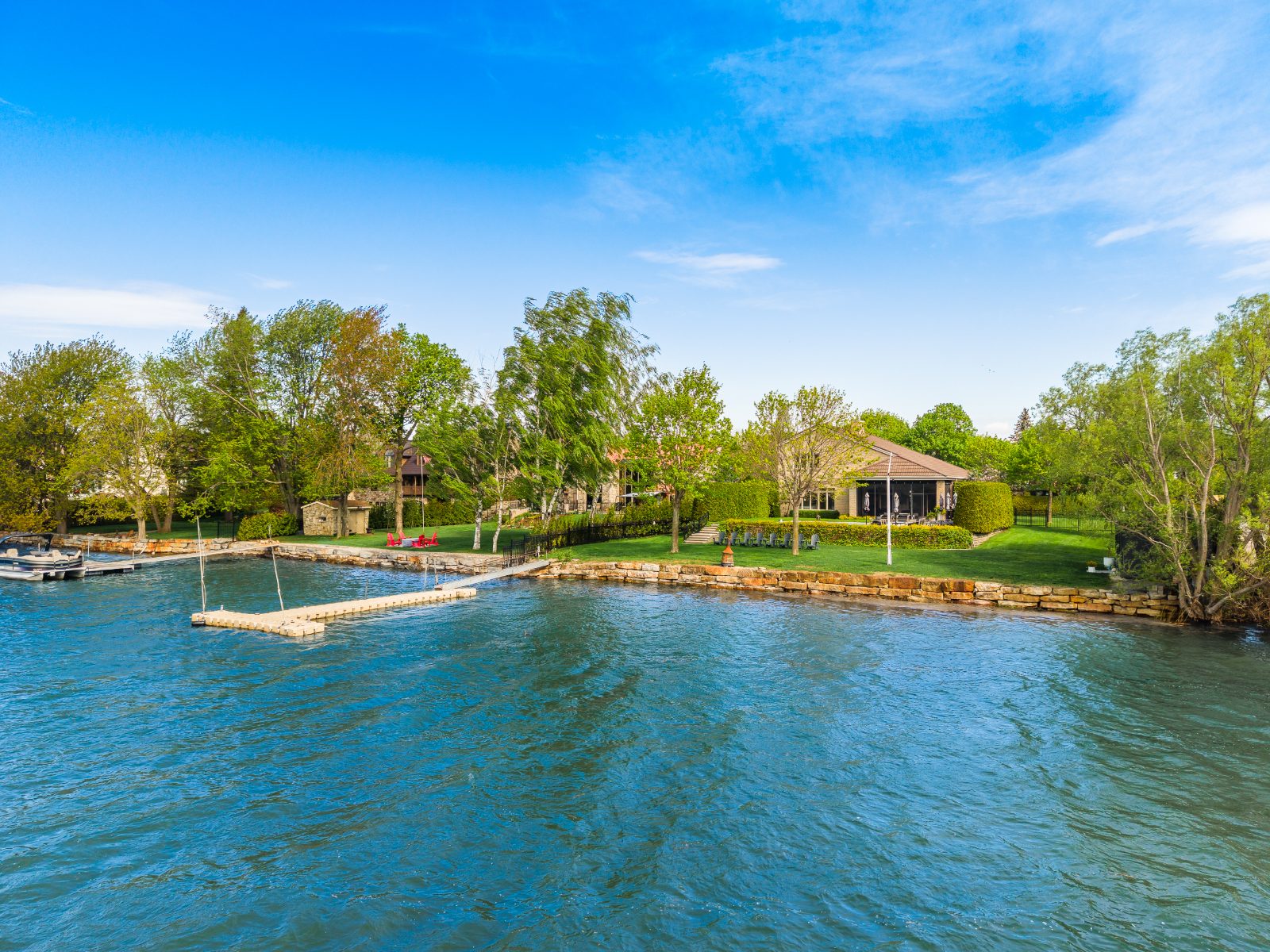 The property seen from Lake Saint-Louis